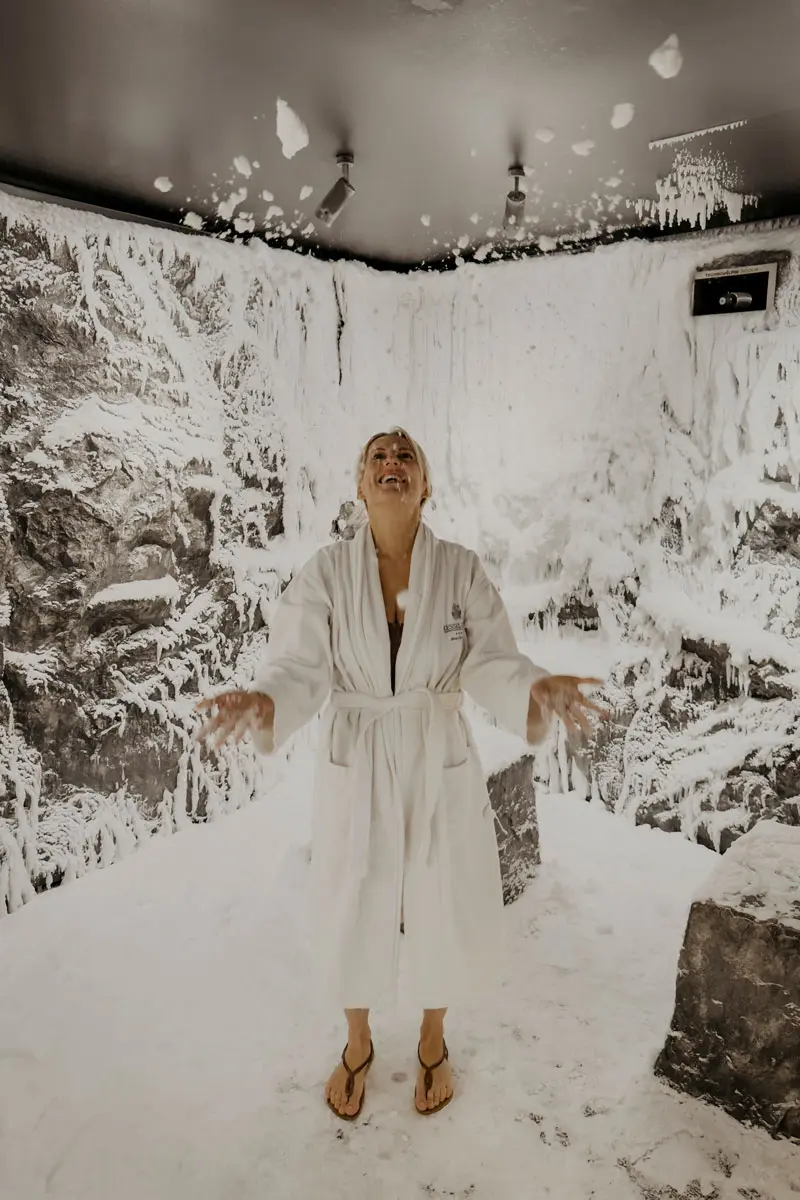 AdultsonlySpa mit Schneee
